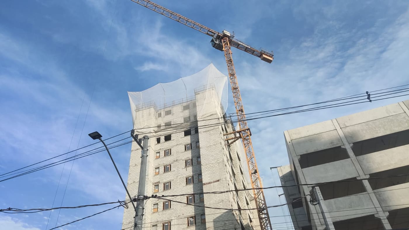 Sistema SLQA com grua em operação
