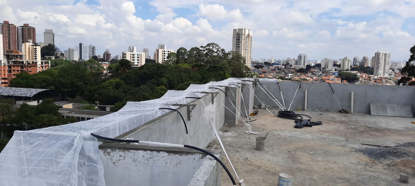 Suportes de fixação na cobertura