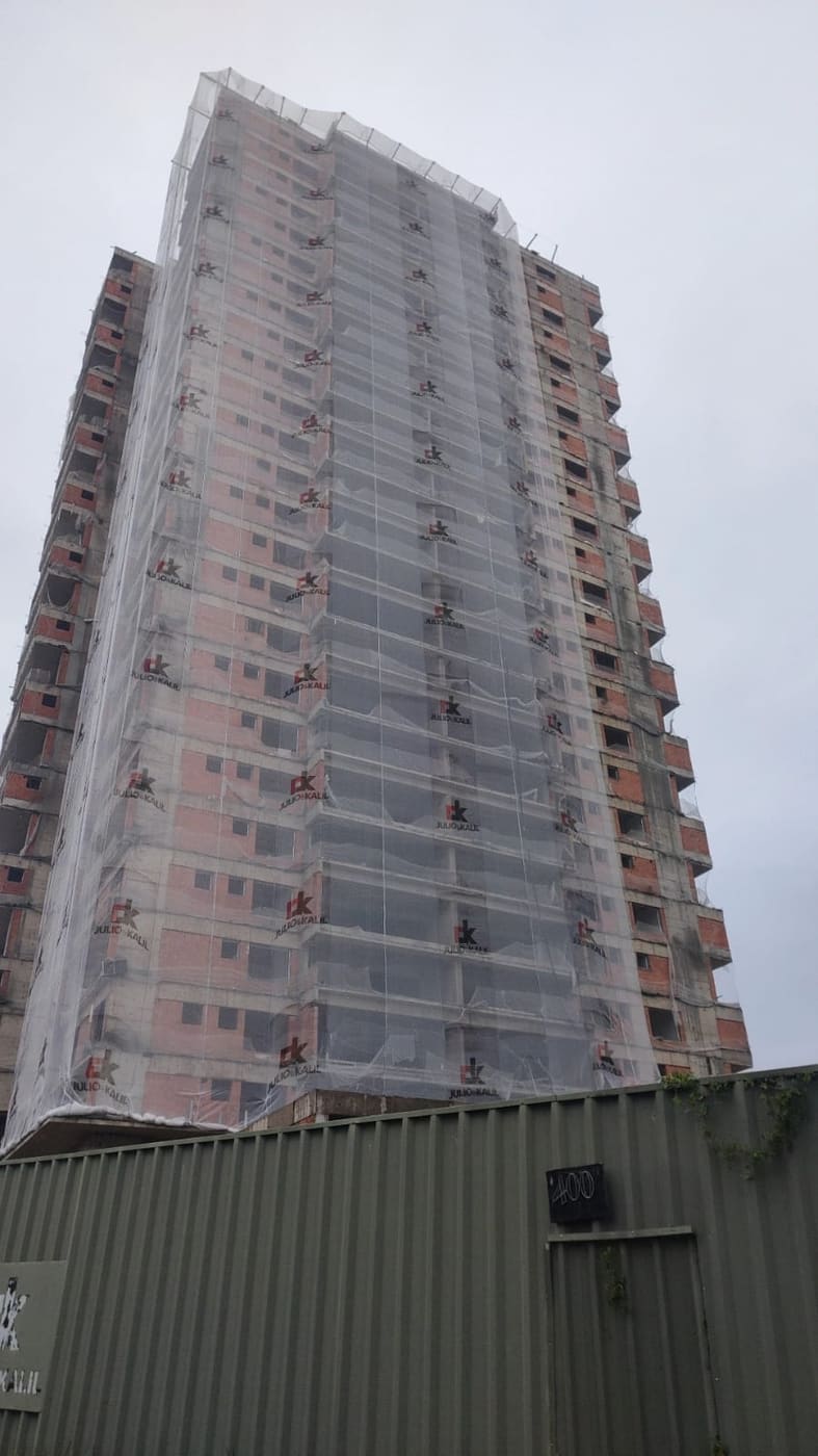 Tela de fachada instalada pela JTF